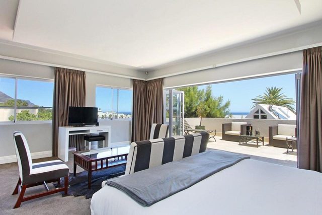 Bedroom opening onto a terrace
