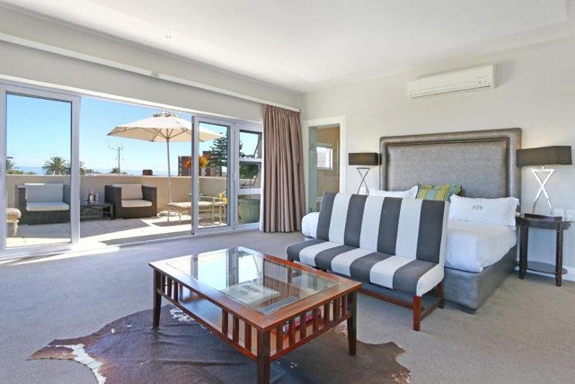 Suite with a seating area