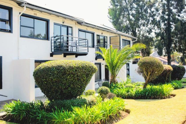 Landscaped garden in front of the Vetho 1 apartments